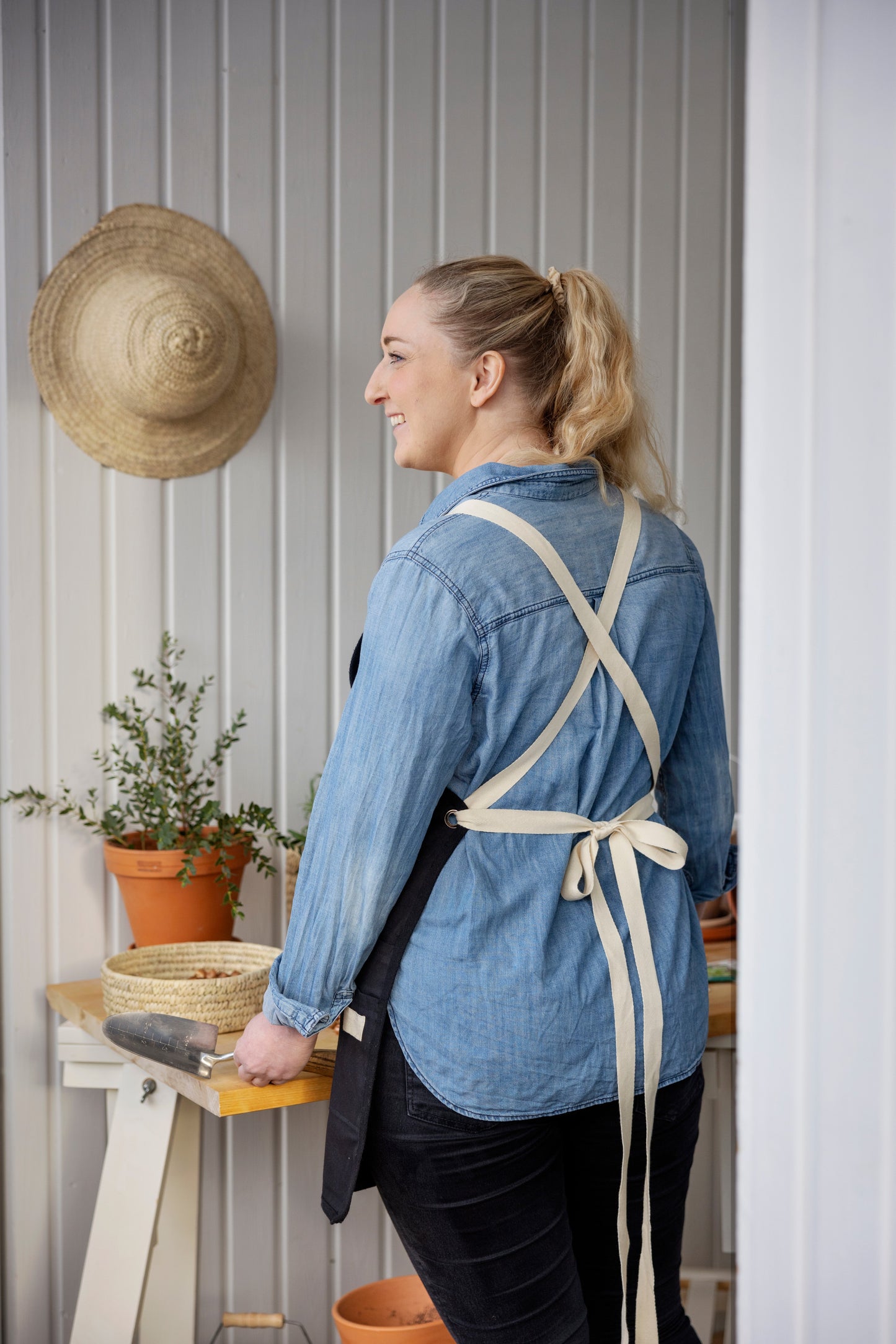 Workshop Apron Black/White