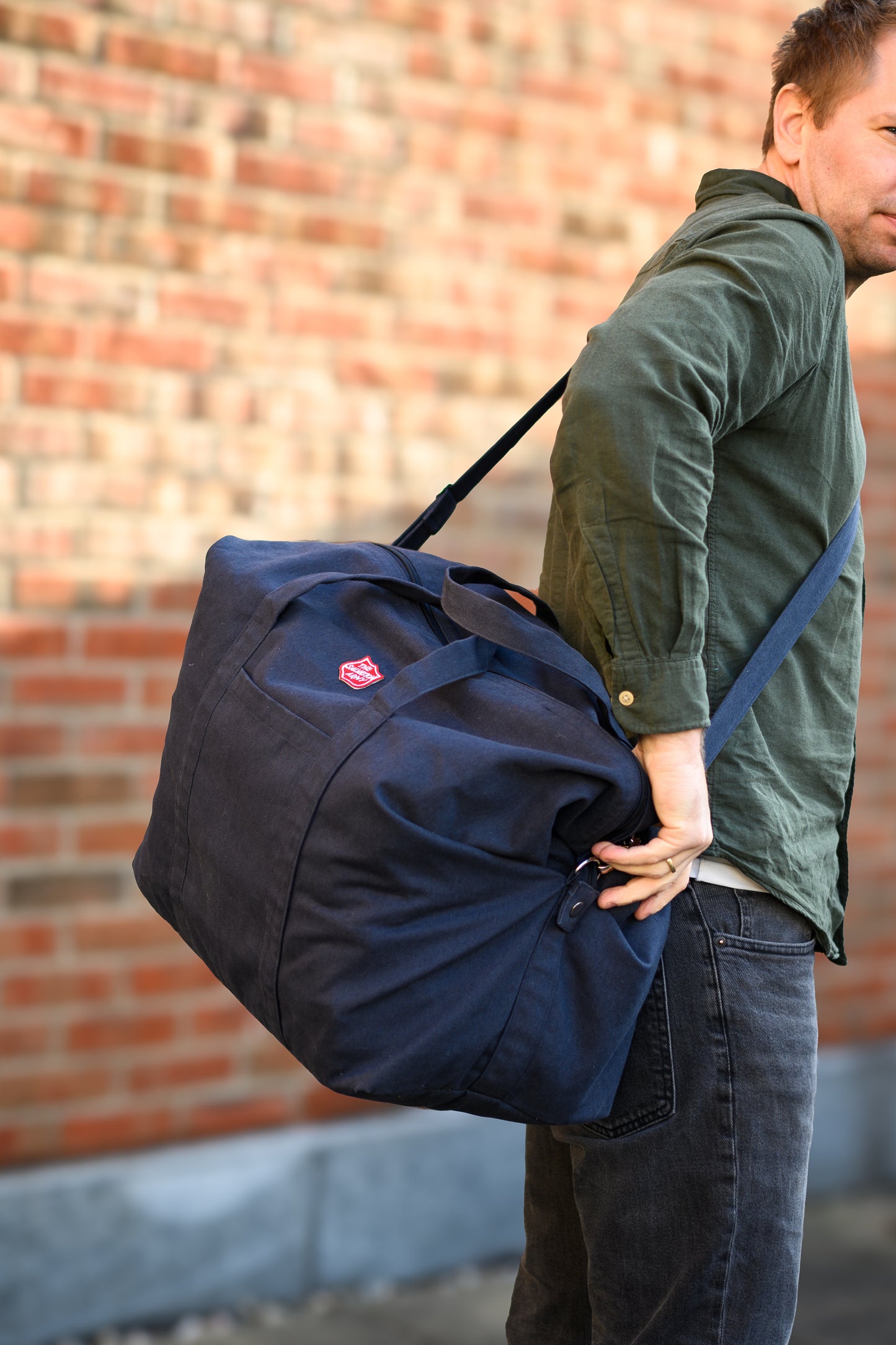 Weekend bag, navy, with Shield