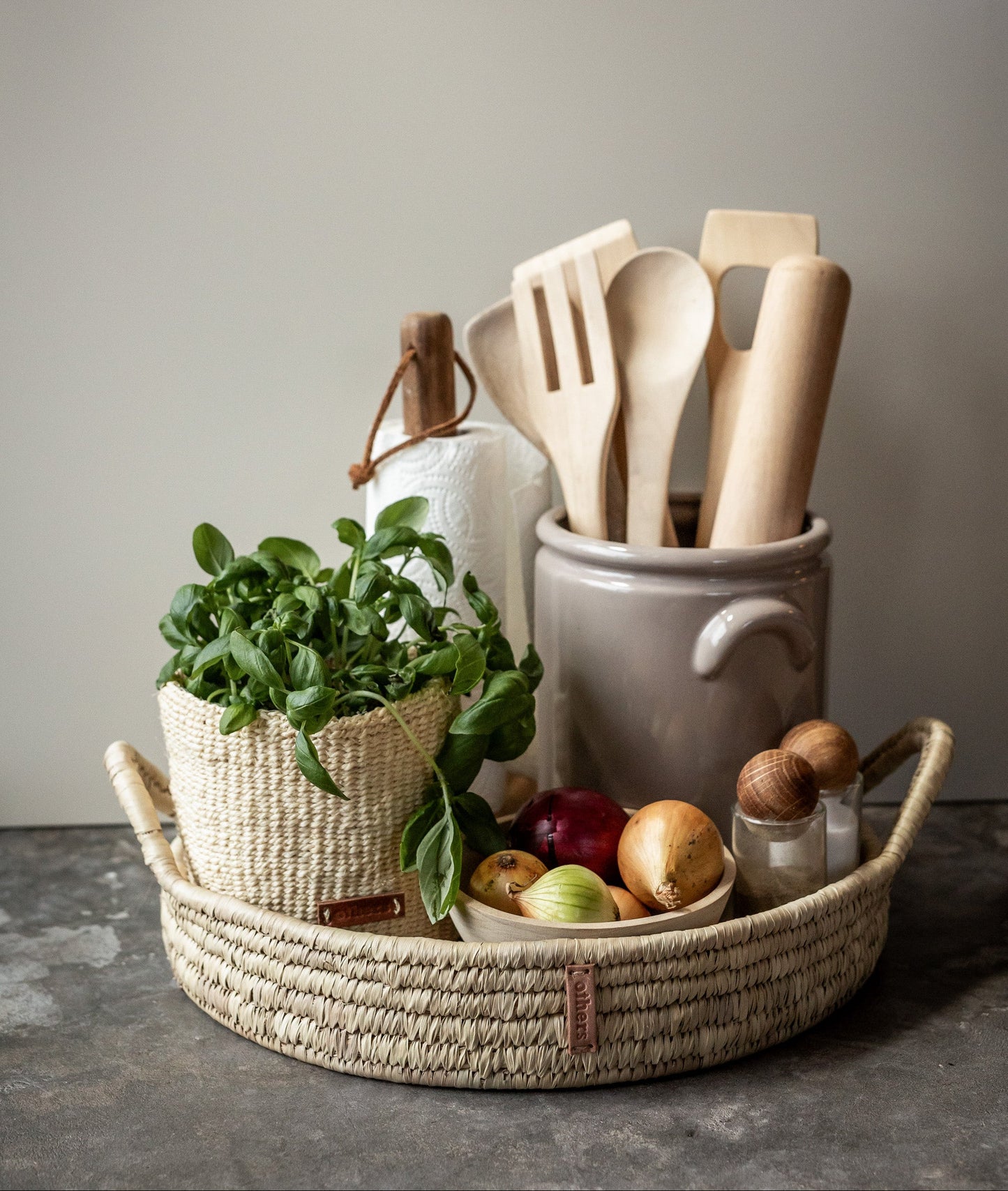 Round leaf tray with handles