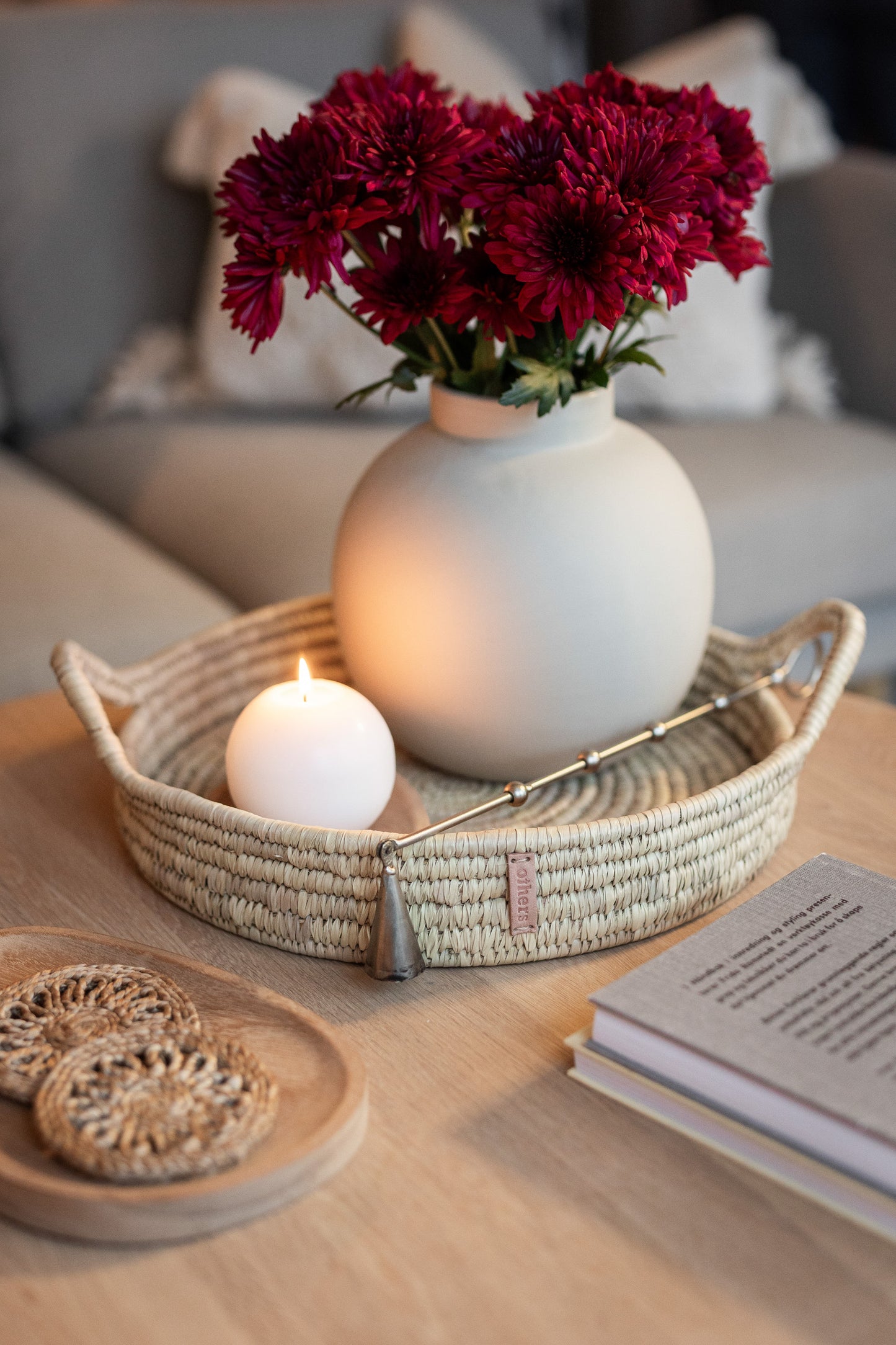Round leaf tray with handles