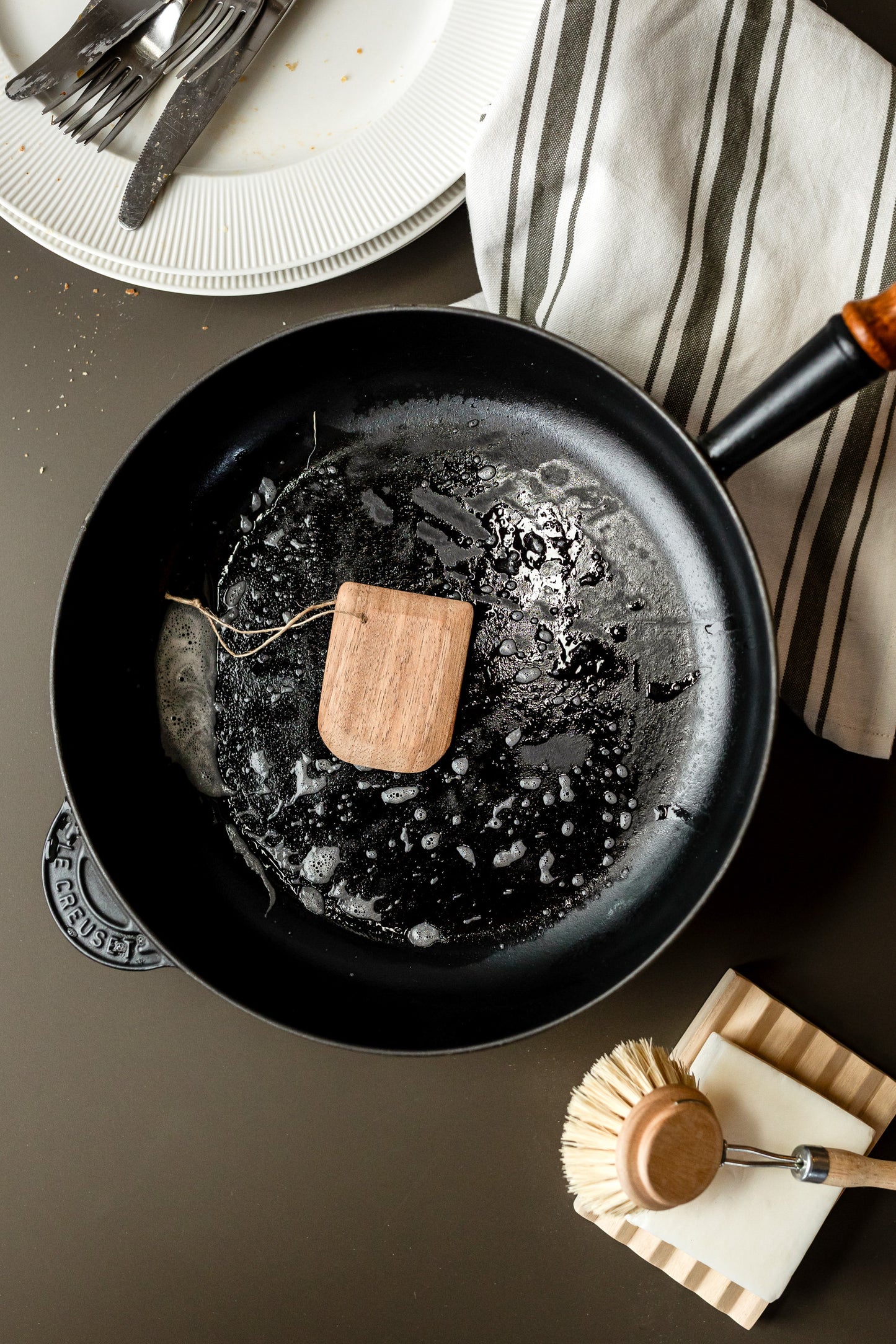 Wooden pot scraper