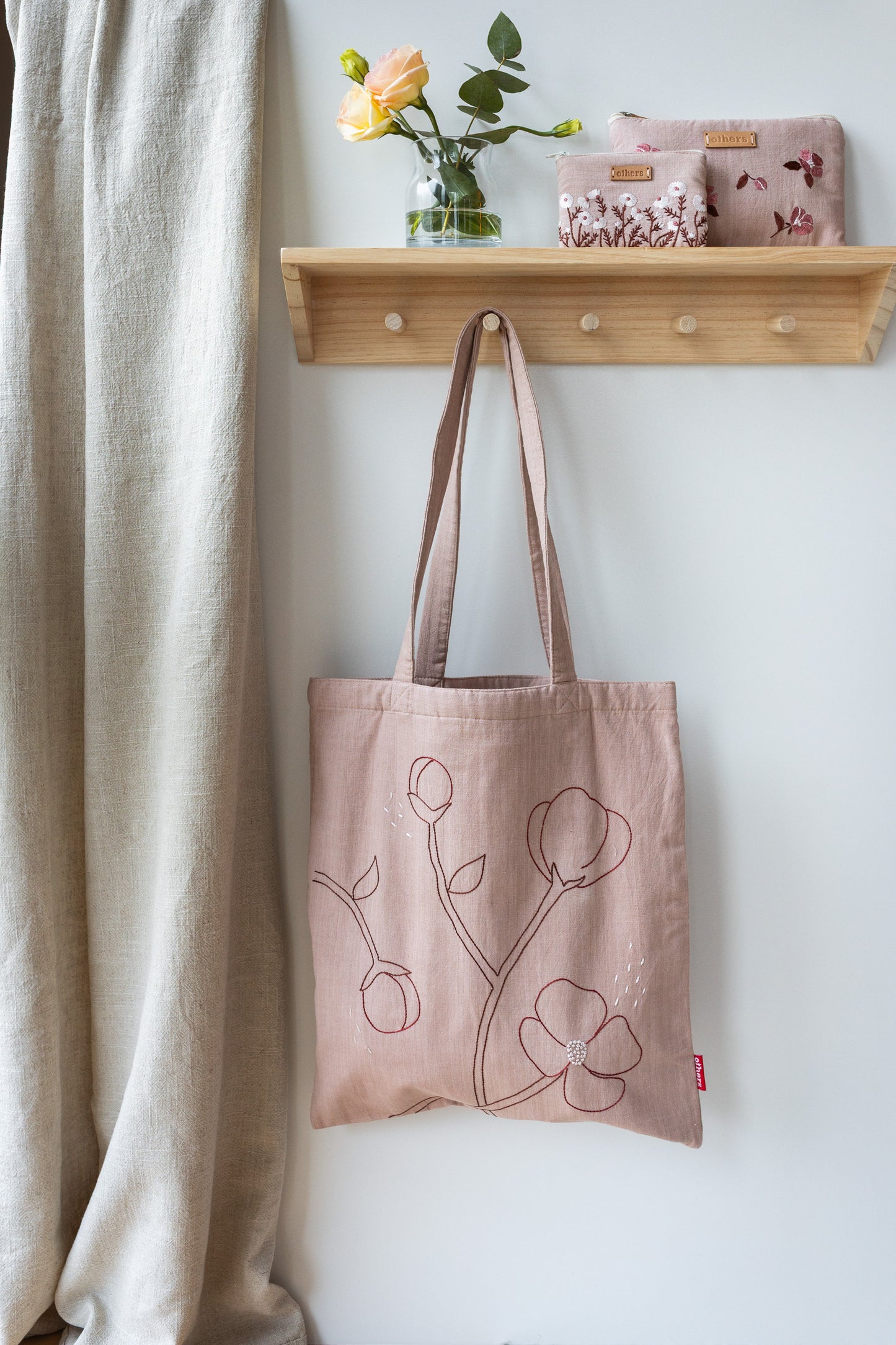 Embroidered purse medium - beige floral