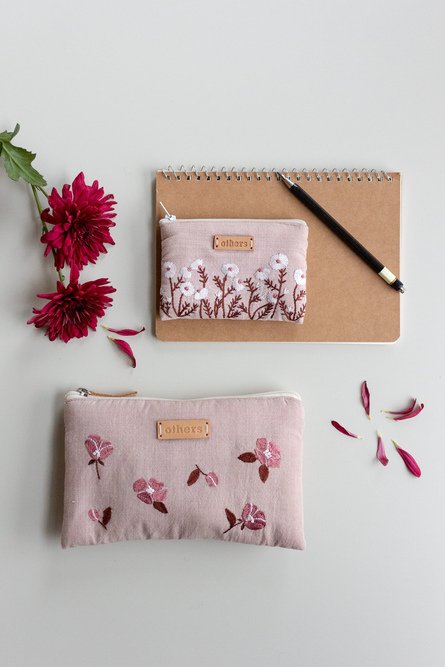 Embroidered purse small - beige floral