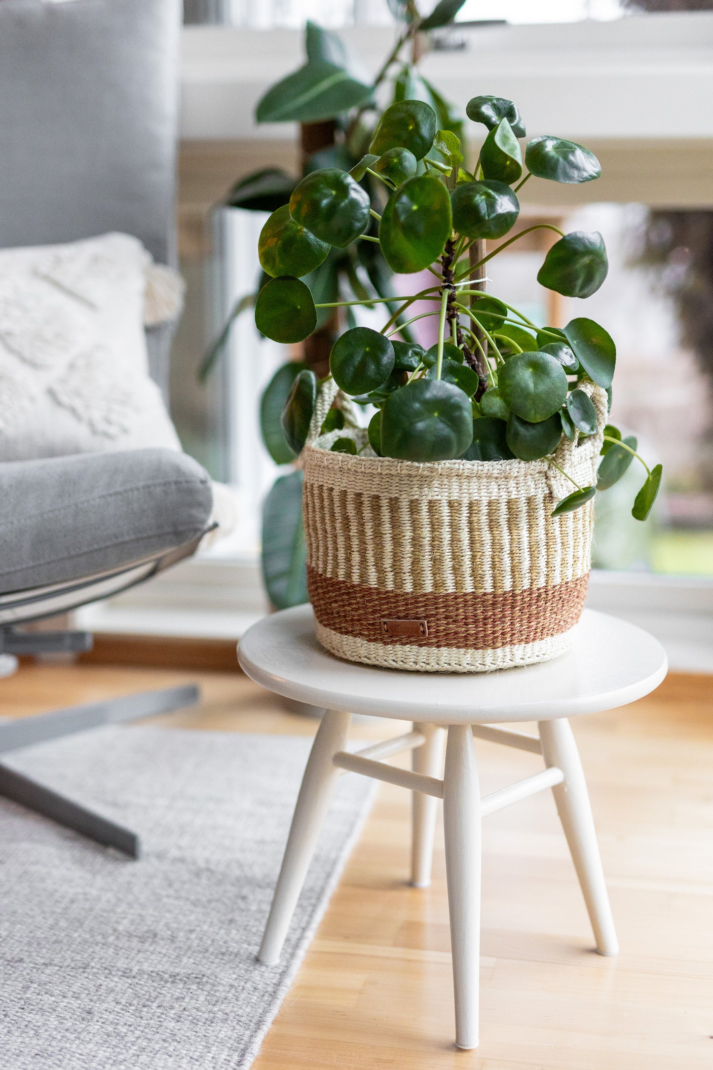 Round basket with handles - multi-color